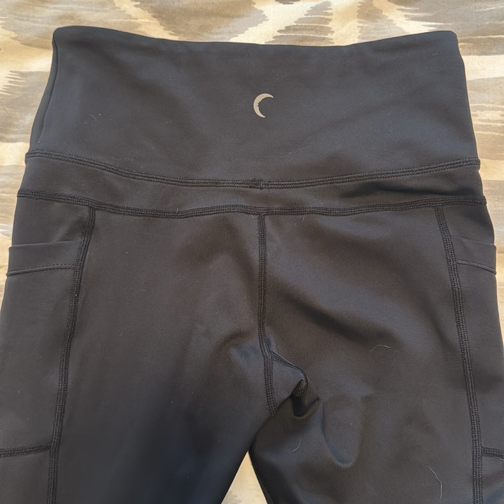 Black Pocket Light n Tight Hi-rise Capri 20" - Picture 2 of 4